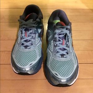 NWOT New Balance 9.5 860v6 Tried on only